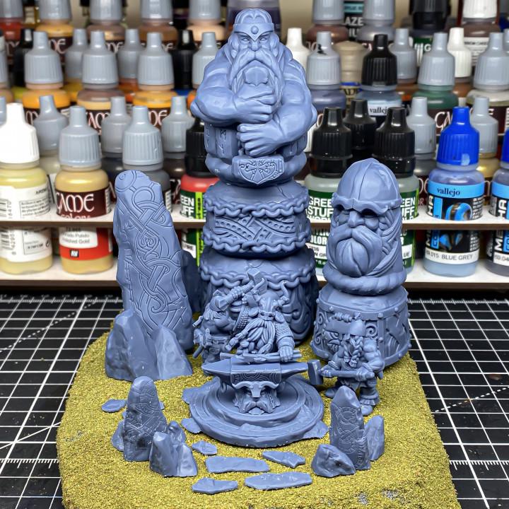 Ancient Dwarf Forge and Great Dwarf Runemaster - in 12k- by Highlands Miniatures