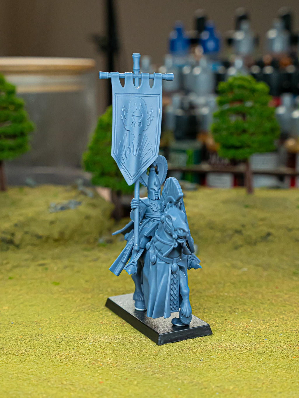 Aegean Elf with Banner  - in 12k- by Highlands Miniatures