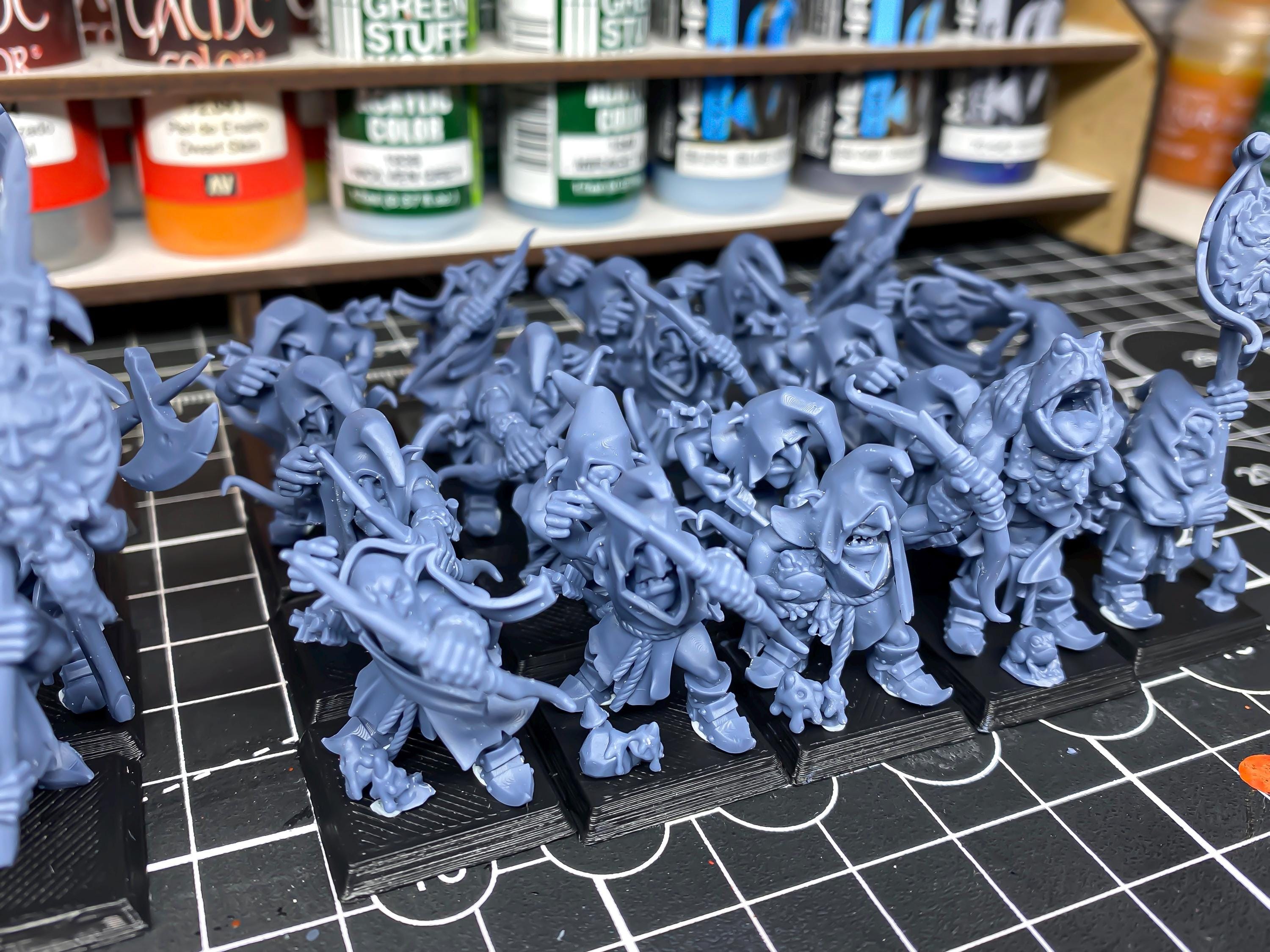 Swamp Goblin with Bows - in 12k- by Highlands Miniatures