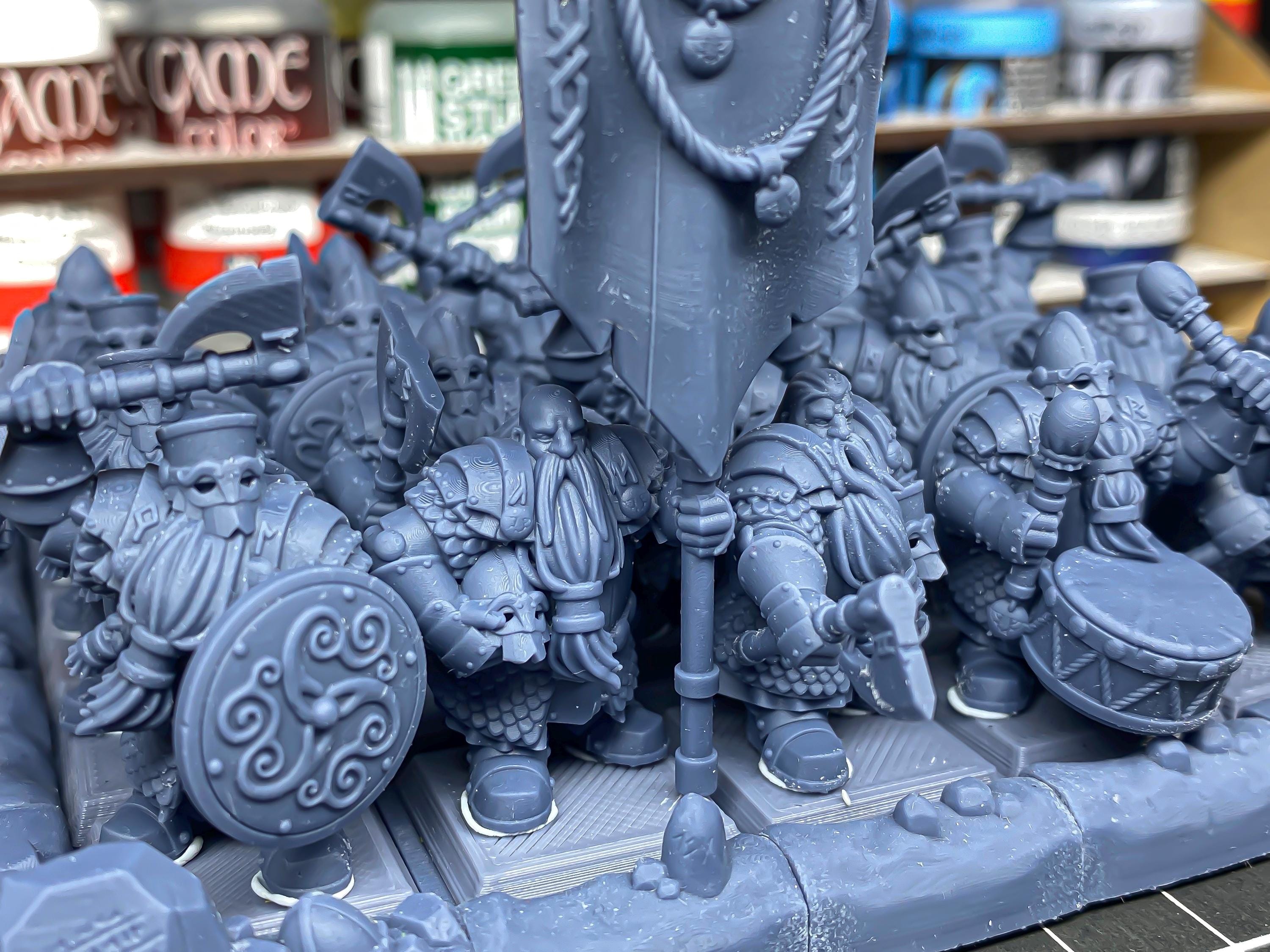 Dwarf Huscarls Unit - in 12k- by Highlands Miniatures