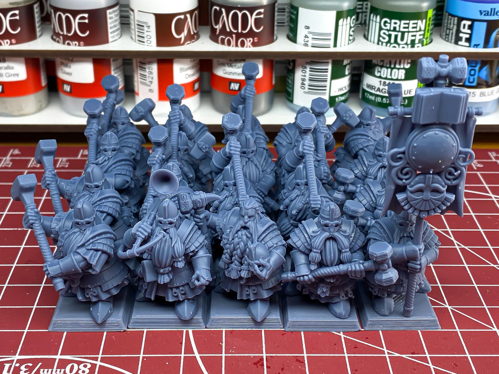 Dwarf Kingsguard Unit - in 12k- by Highlands Miniatures