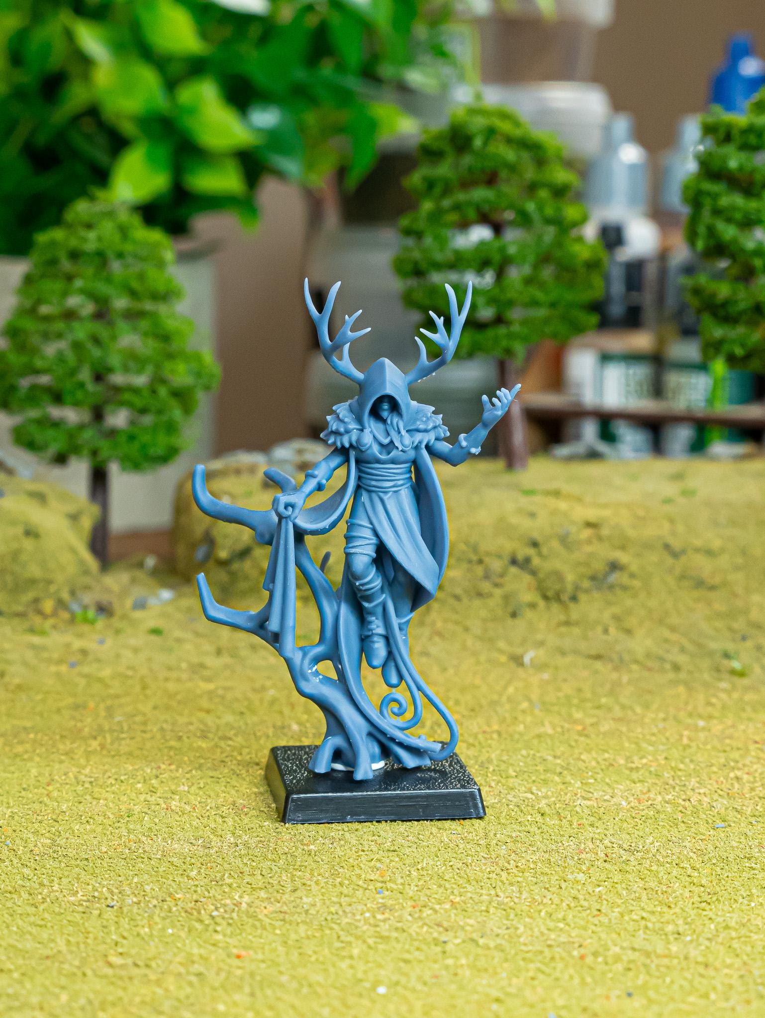 Feral Elf Druid  - in 12k- by Highlands Miniatures