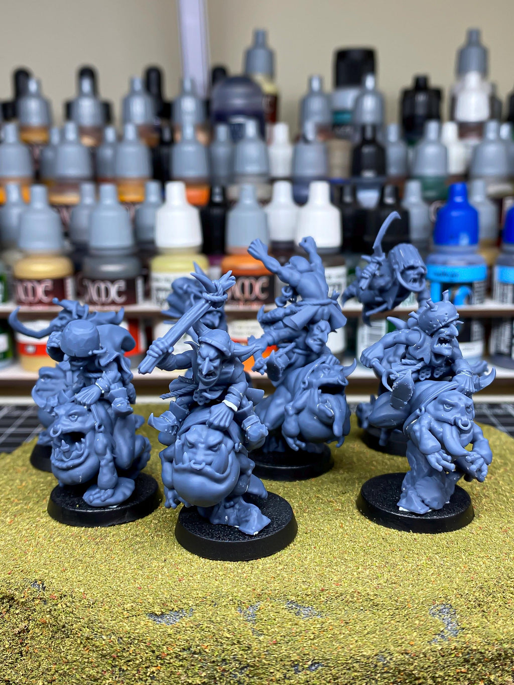 Swamp Goblins Frog Riders  - in 12k- by Highlands Miniatures